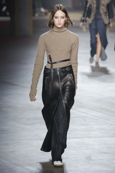 Look 14